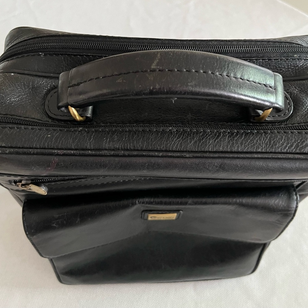 Vintage 70’s Luciano black Italian leather messenger bag. - Picture 2 of 9